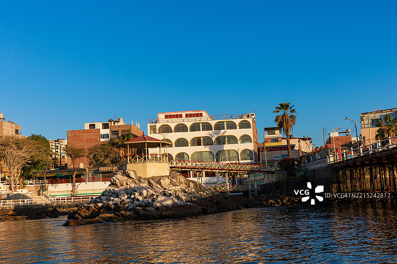 秘鲁伊洛港的城市景观和主要码头图片素材