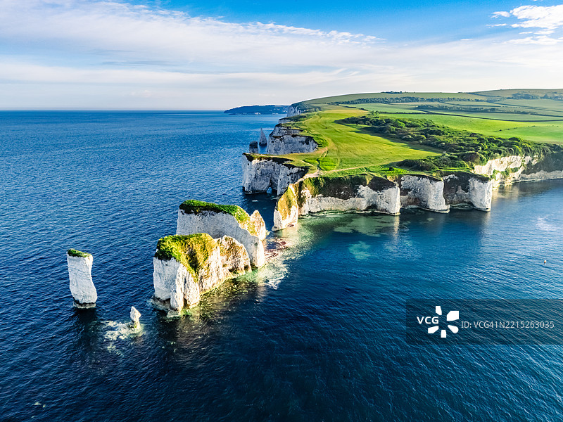 英格兰多塞特郡普尔贝克岛上的老哈里岩石的鸟瞰图图片素材