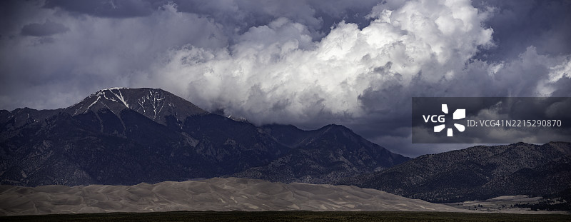 大沙丘恶劣天气图片素材