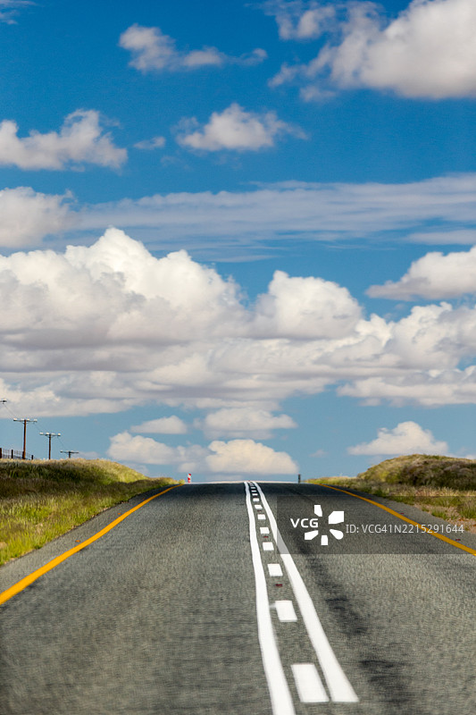 南非乡村平原上的高速公路图片素材