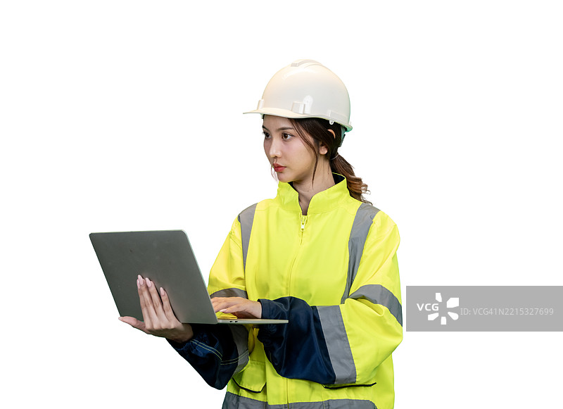 穿着高可视性工作服的建筑工人在现场使用笔记本电脑进行项目管理图片素材