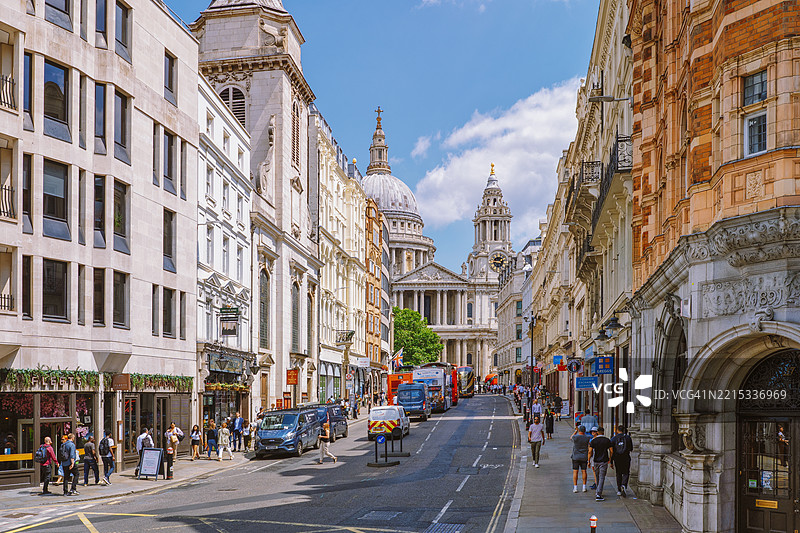 伦敦的卢德盖特山街和圣保罗大教堂图片素材