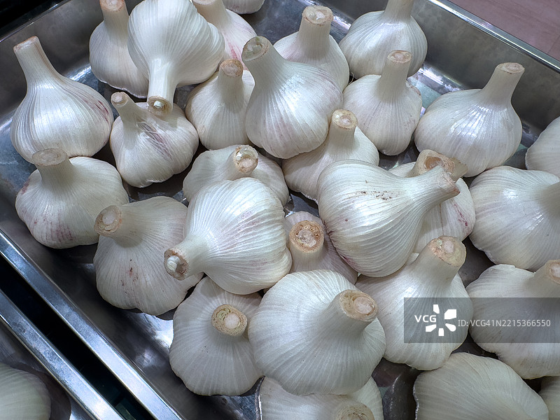 香川县新鲜收获的大蒜球根图片素材