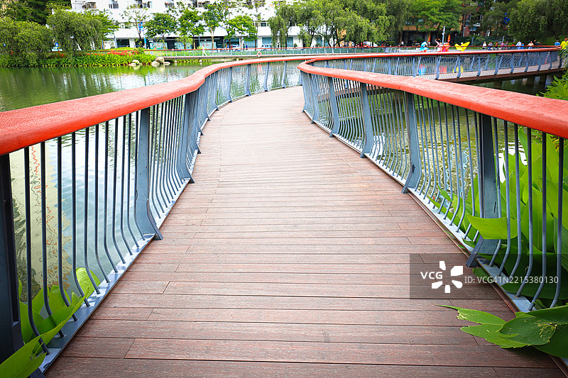 公园里的木桥图片素材