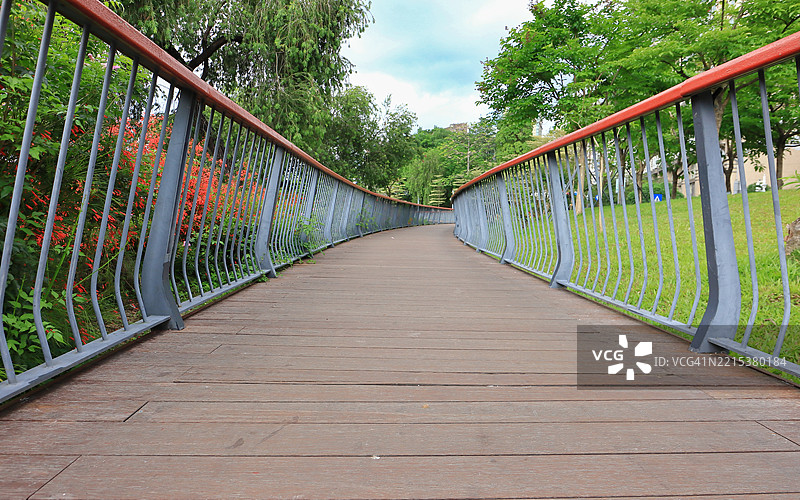 公园里的木桥图片素材