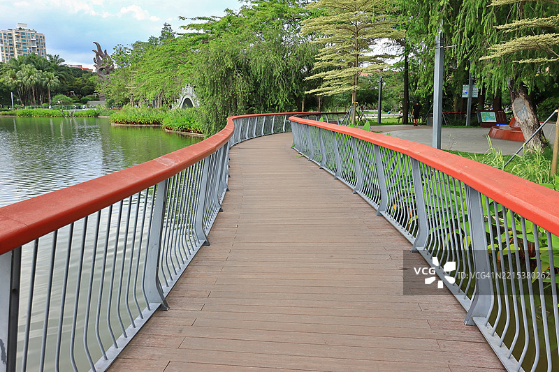 公园里的木桥图片素材