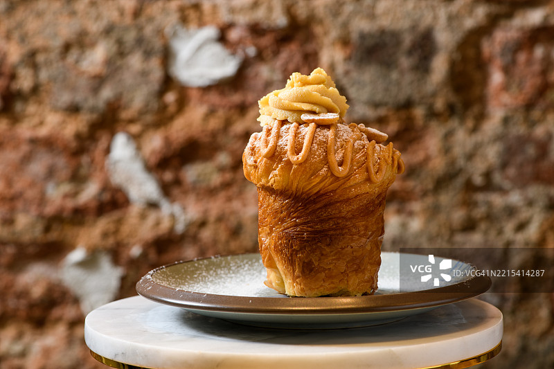 花生酱克拉芬，一种结合了松饼和可颂的美食图片素材