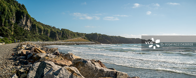 南岛普纳凯基海滩的海岸小径。图片素材