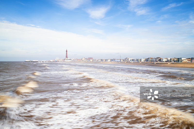 布莱克浦的冲浪者望向布莱克浦塔图片素材