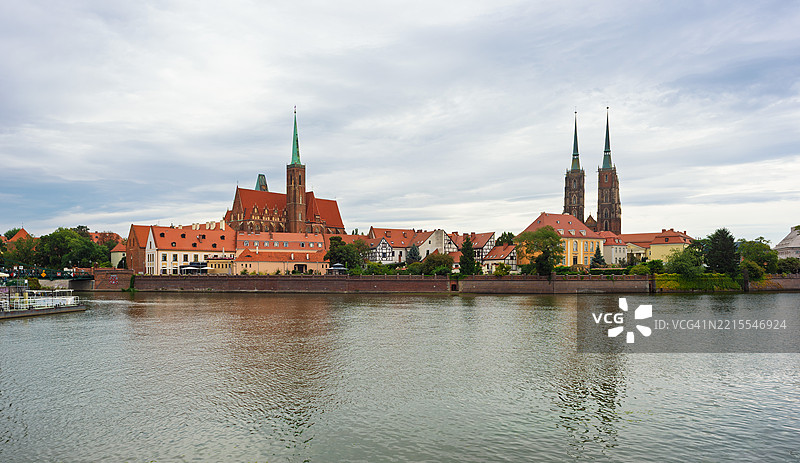 弗罗茨瓦夫大教堂及其尖塔图片素材