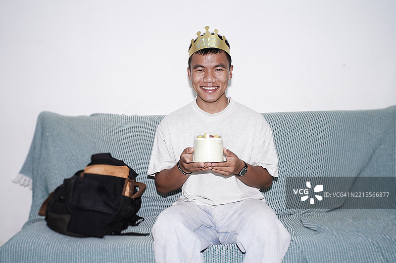 过生日的男孩图片素材