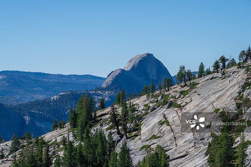 在加利福尼亚州优胜美地国家公园的提奥加山口看到的半圆顶图片素材