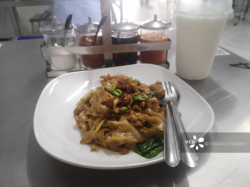 酱油猪肉炒米粉图片素材