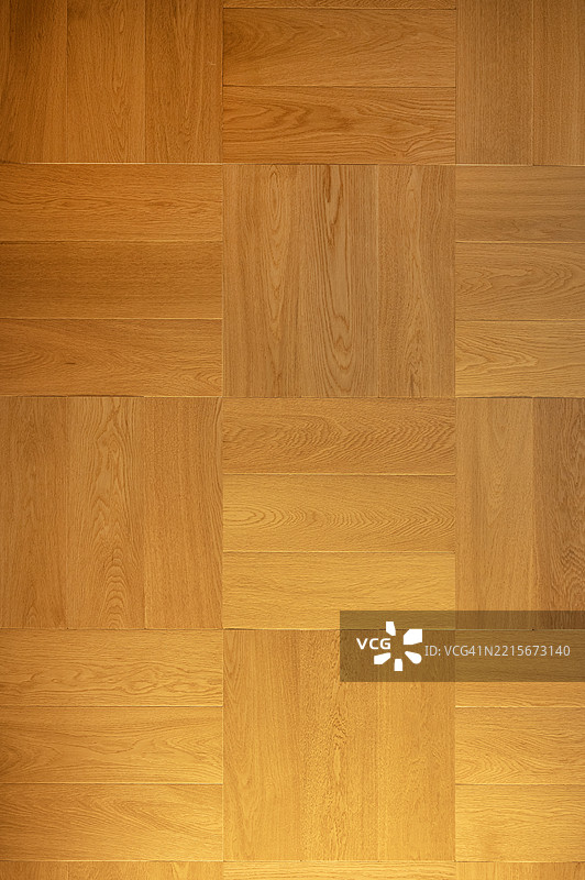 这张图片展示了一个光滑质感的木质瓷砖地板。图片素材