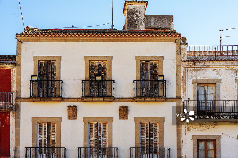 西班牙卡塞雷斯特鲁希略老城中的废弃建筑图片素材