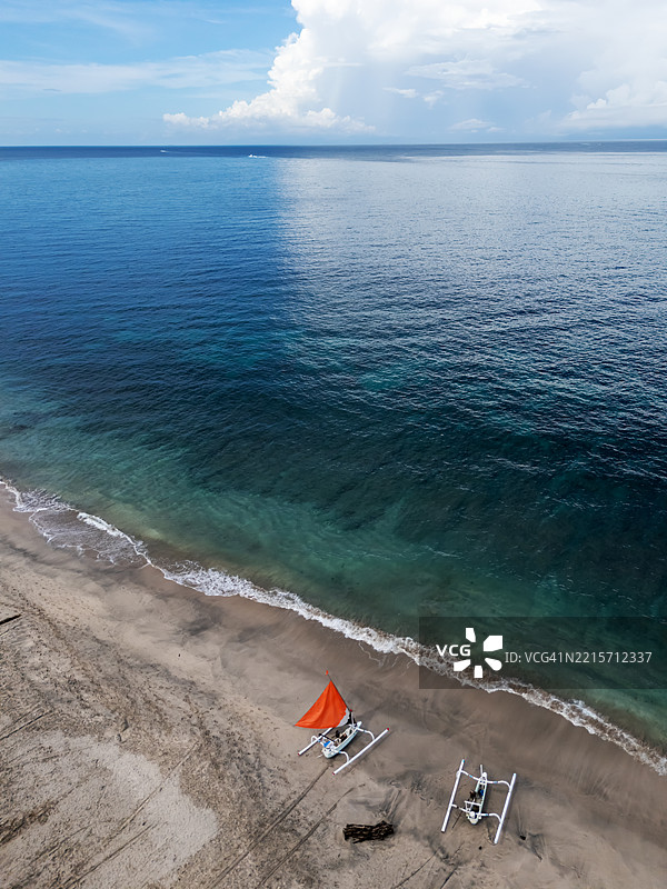 巴厘岛卡朗阿森的白沙滩维珍海滩鸟瞰图图片素材