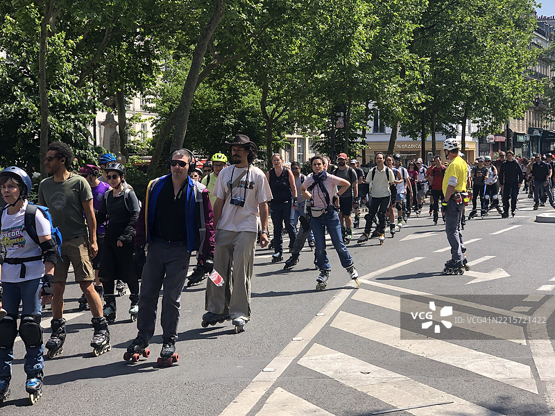 滑轮滑行日图片素材