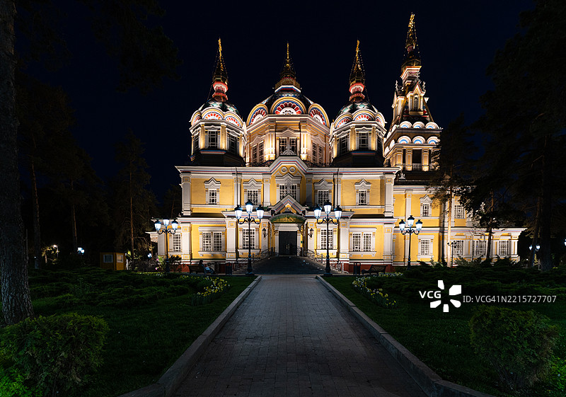 哈萨克斯坦阿拉木图的升天大教堂图片素材