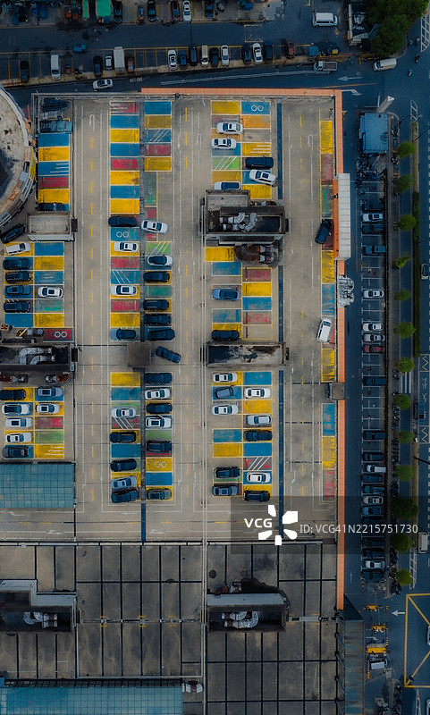 户外五彩缤纷的停车场俯视图图片素材