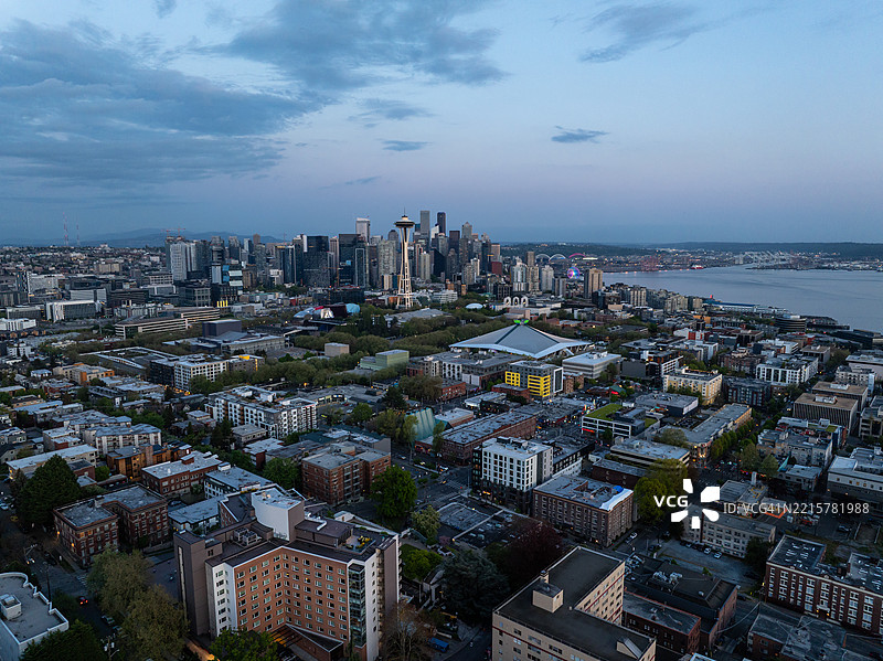 华灯初上的西雅图国会山，俯瞰市中心南景 - 航拍图片素材