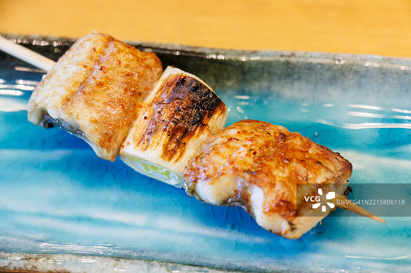 日本神奈川县秦野市 - 2025年5月5日。在秦野站前的一家寿司和鳗鱼餐厅享用午餐。图片素材