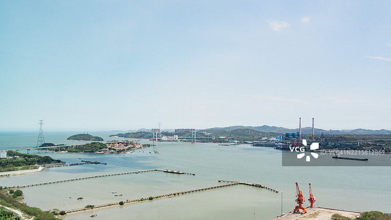 海洋风景；船；桥图片素材
