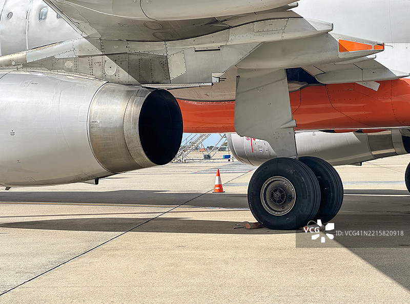 商用喷气飞机特写图片素材