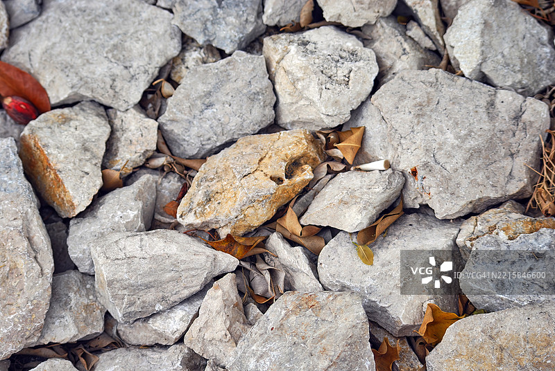 灰色尖石子的俯视图。图片素材