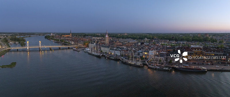 坎彭春季日落的鸟瞰图图片素材