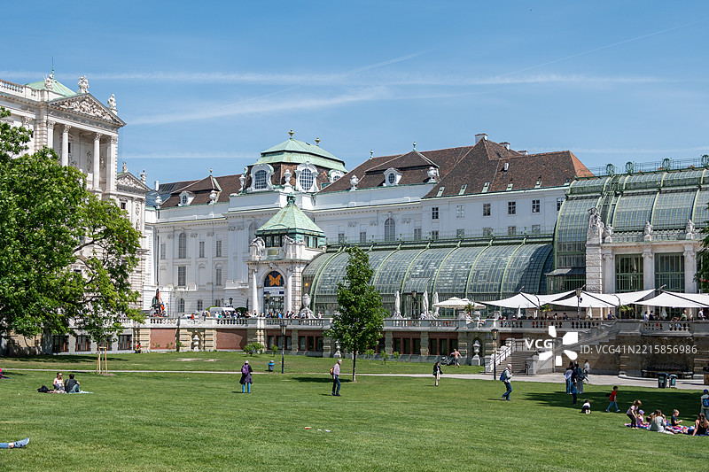维也纳的布尔公园在阳光明媚的春日图片素材