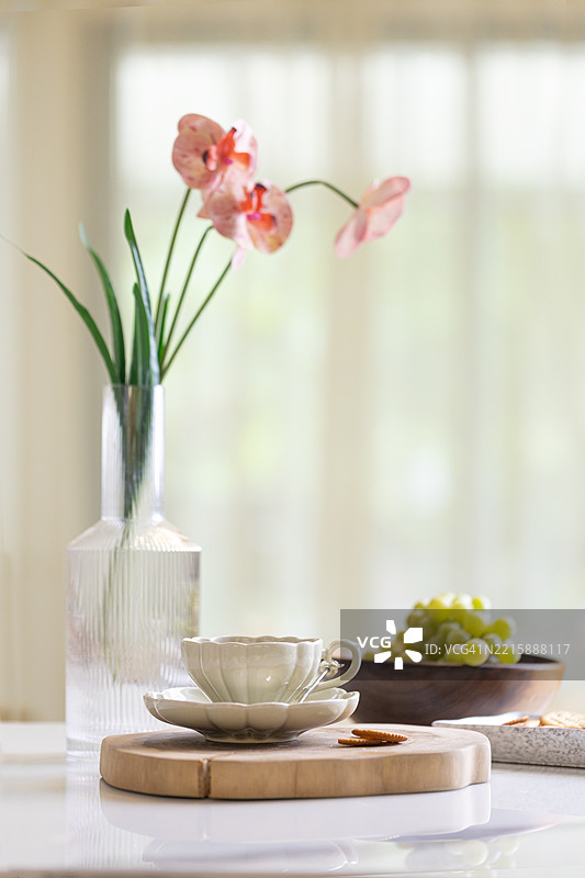 奢华家居桌面物品静物摄影。图片素材