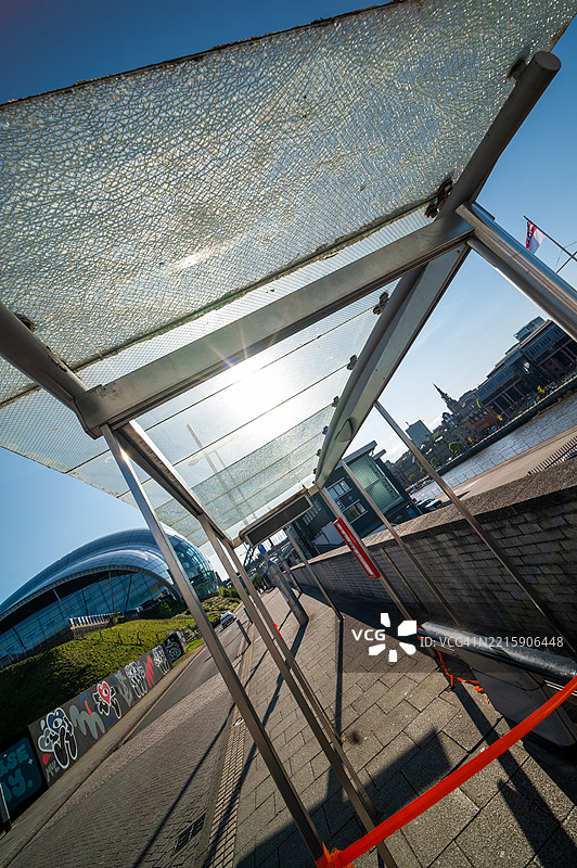 千年桥(盖茨黑德)透过玻璃的阳光图片素材