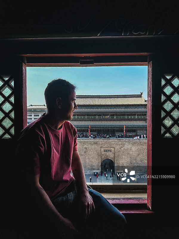 西安城堡中的男人图片素材