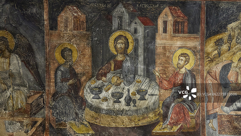 一幅描绘最后的晚餐的壁画，配有圣人，主色调为金色和棕色，2025年复活节，所有圣母安息教堂，基米西斯·提斯·西奥托库，阿斯克利皮奥，罗德岛，多德卡尼斯群岛，希腊，欧洲图片素材
