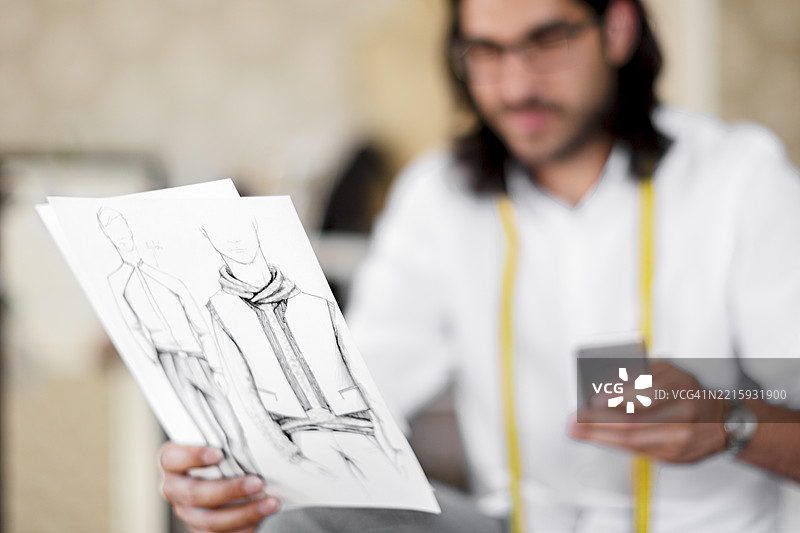 年轻时尚设计师的肖像图片素材