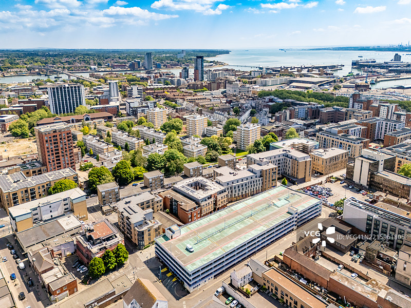 南安普敦市的多层停车场图片素材