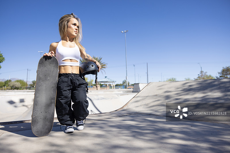 小人滑板图片素材