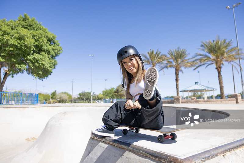 小人滑板图片素材