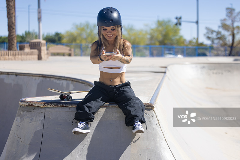 小人滑板图片素材