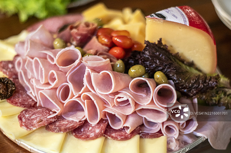 冷盘和奶酪拼盘。图片素材