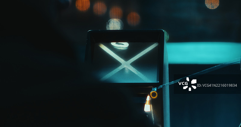 模拟编辑机的预览屏幕上出现了一个十字。图片素材