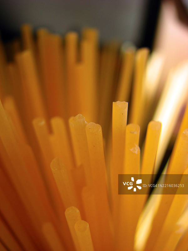 生意未煮的意大利面特写镜头。图片素材