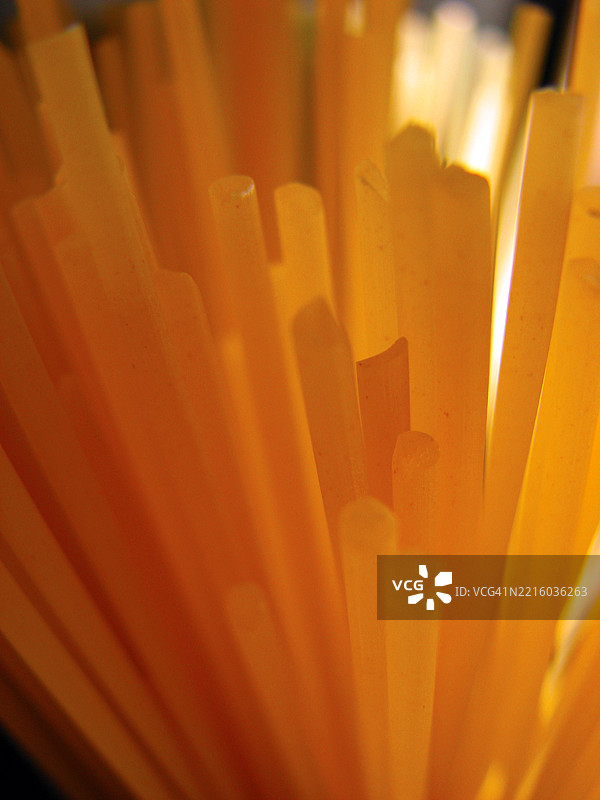 生意未煮的意大利面特写。图片素材