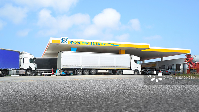 加氢燃料卡车在加油站图片素材