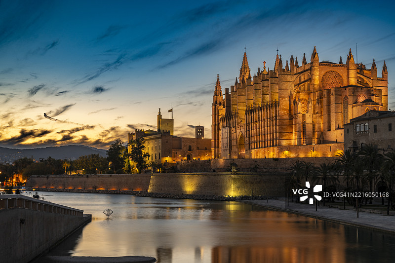 拉塞乌大教堂的日落余晖图片素材