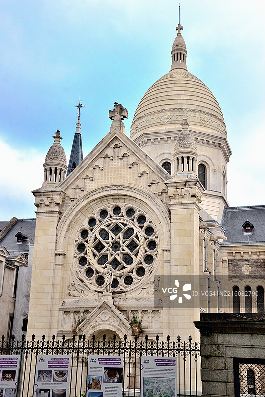 拉瓦尔，圣朱利安教堂，保罗·布代码头图片素材