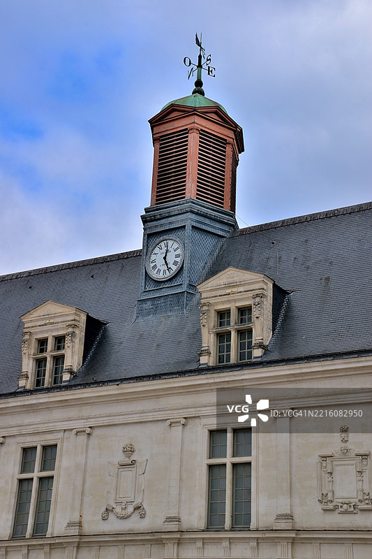 拉瓦尔，文艺复兴时期的新城堡的钟楼和钟楼图片素材