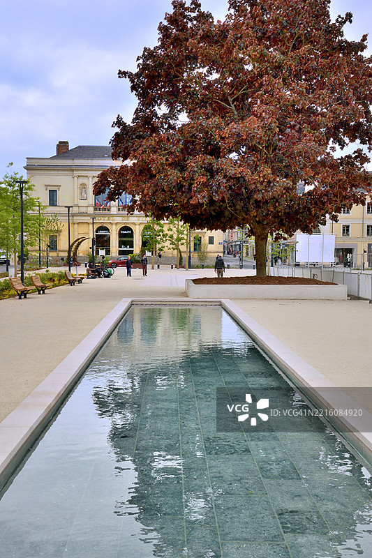 拉瓦尔，11月11日广场上的市政厅图片素材