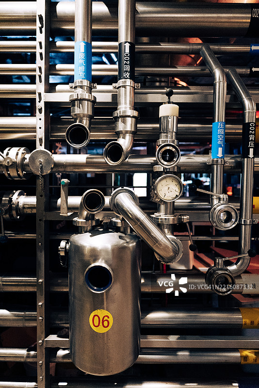 老酿酒厂配备不锈钢设备图片素材