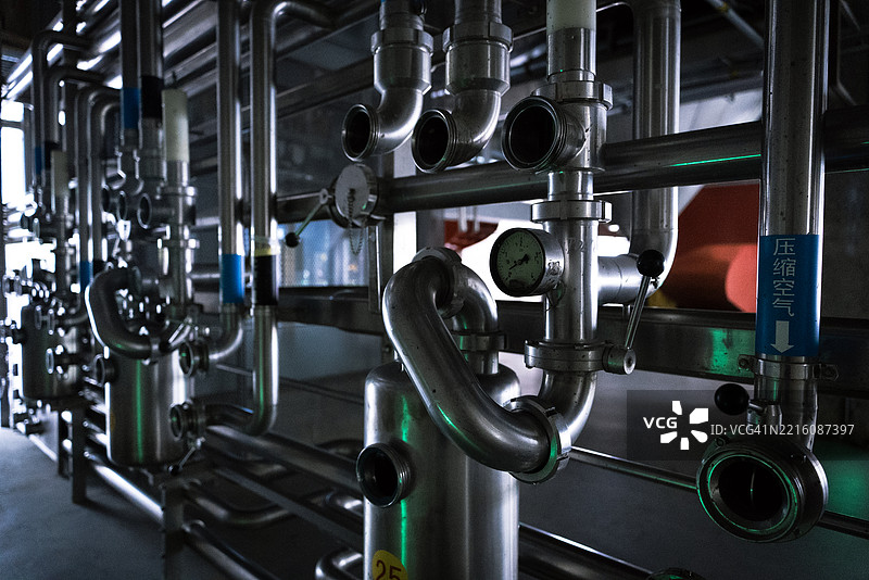 老酿酒厂配备不锈钢设备图片素材